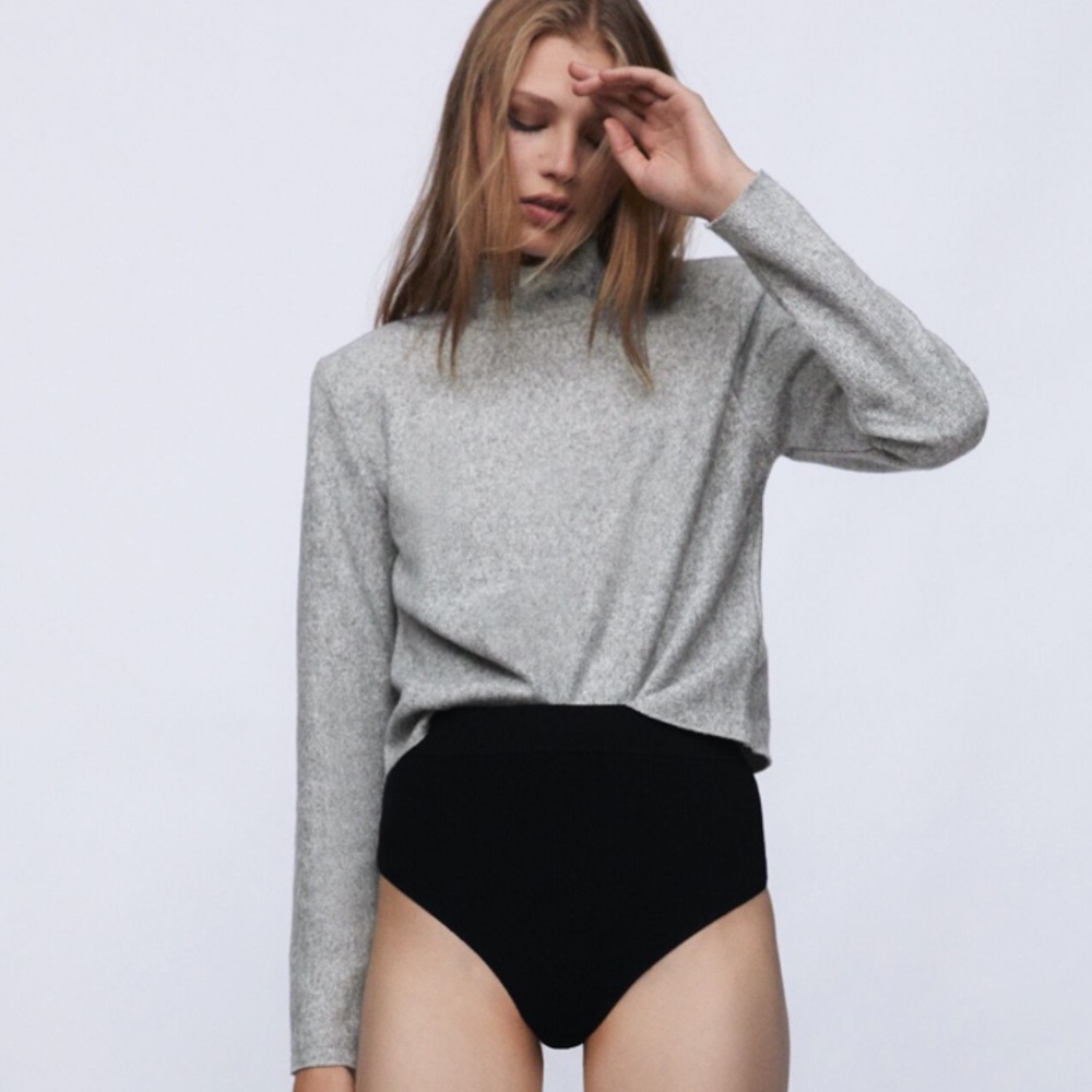 Zara Sweatshirt with shoulder